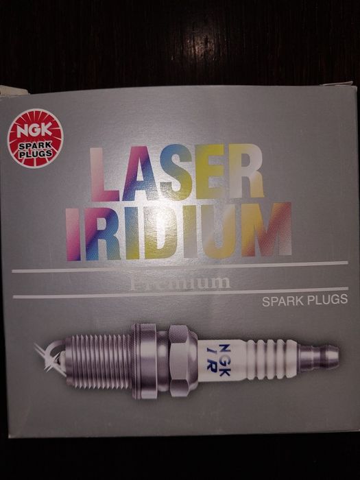 Sprzedam nowe świece irydowe NGK do HONDY CRV4  2.0.