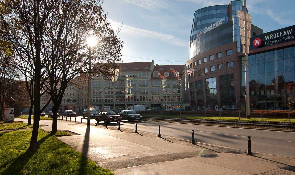 Biuro 205 mkw indywidualny węzeł socjalny, wysokość w świetle ponad 3m