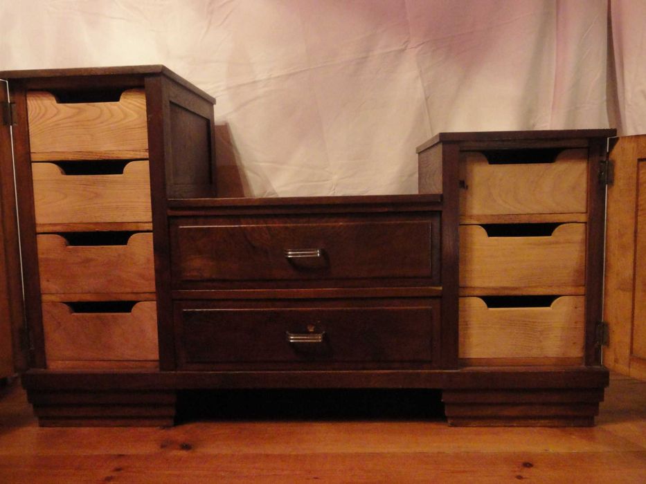 Móvel antigo, ótimo estado.