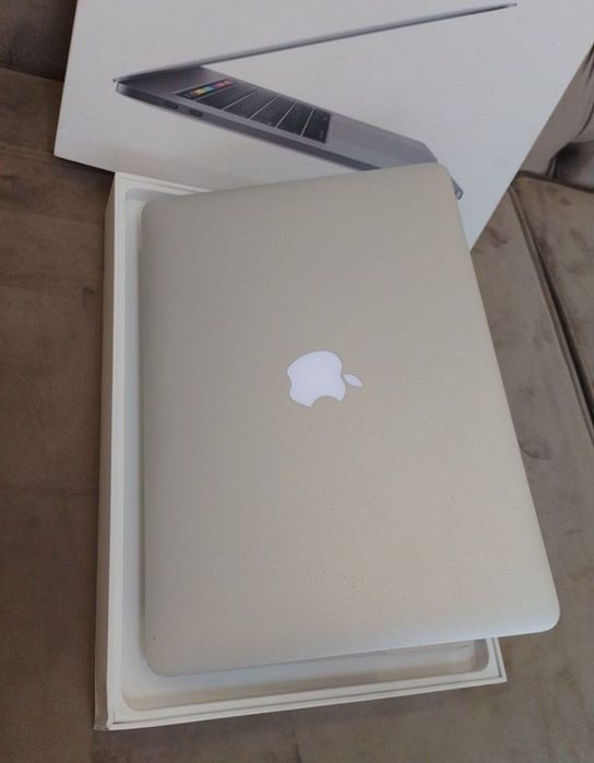 MacBook Air

13-inch, Early 2015