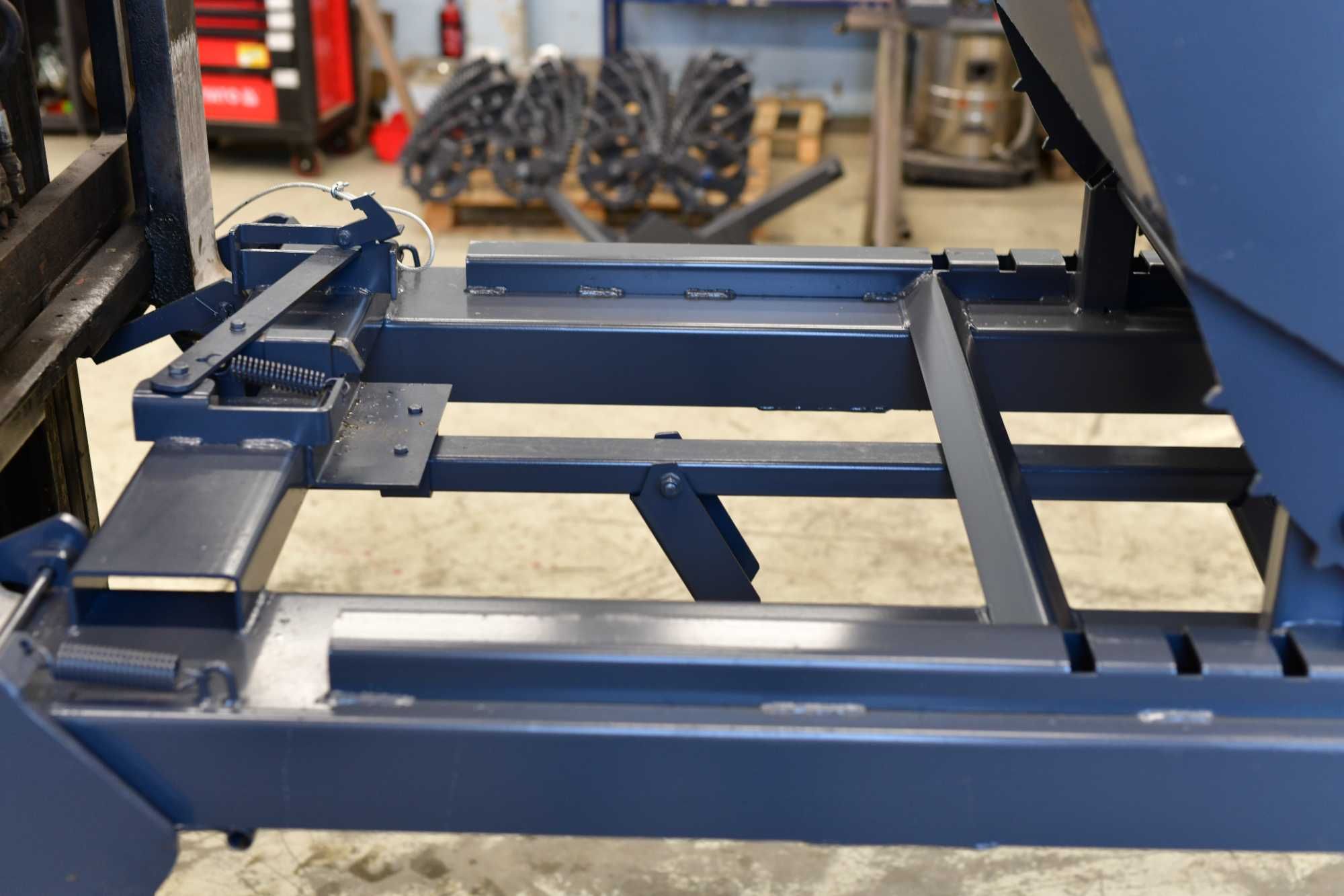Kontener / Kontener samowyładowczy / Pojemnik metalowy / Koleba 1100L