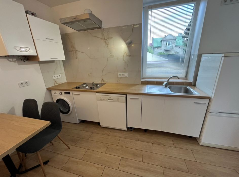 Будинок 1-кім з паркомісцем оренда квартира Варшавська