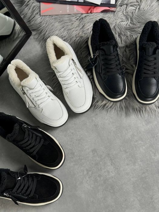 Теплі шкіряні , замшеві кросівки на хутрі, білі, чорні