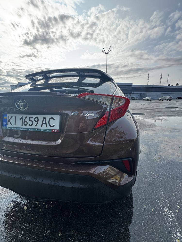 Toyota CH-R коричнева