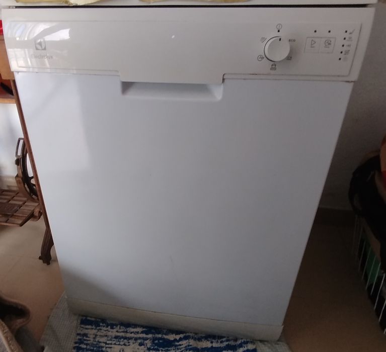 Máquina lavar loiça Electrolux Mod: ESF 5201 LOW, como nova.