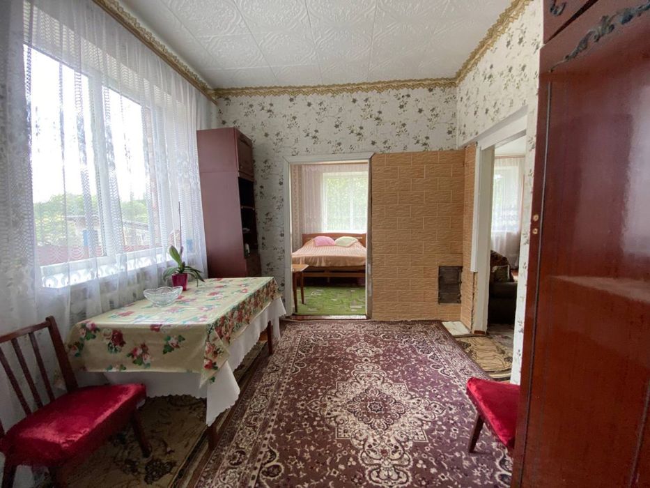 Продам будинок з великою земельною ділянкою