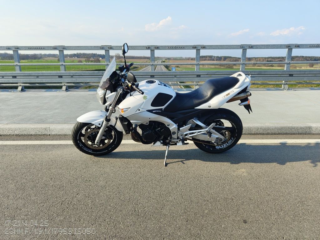 Suzuki  gsr  600