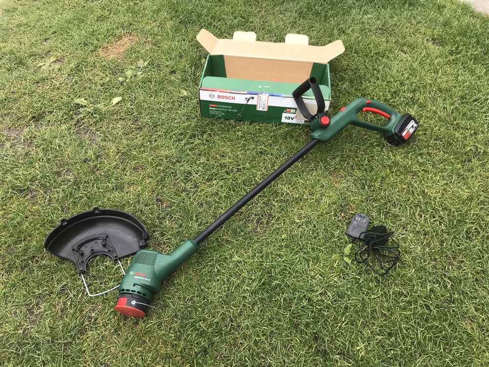 Акумуляторний тример Bosch EasyGrassCut 18V-230 з Англії