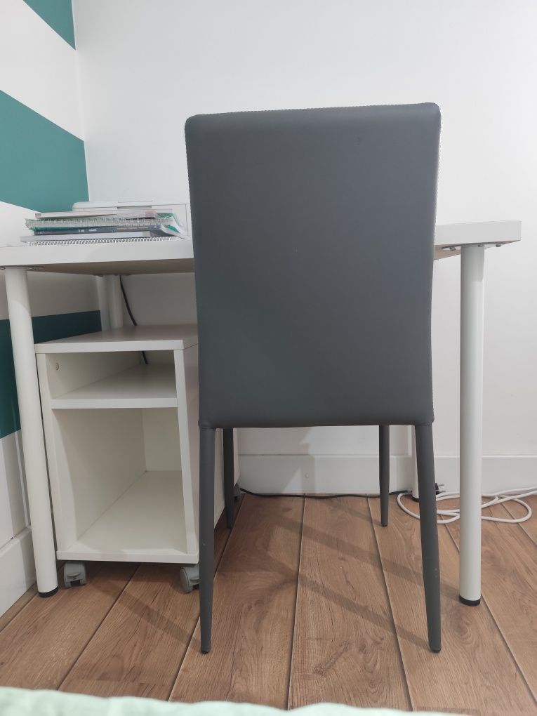 Vendo conjunto 3 peças, secretária, mesa de apoio  de pc , cadeira