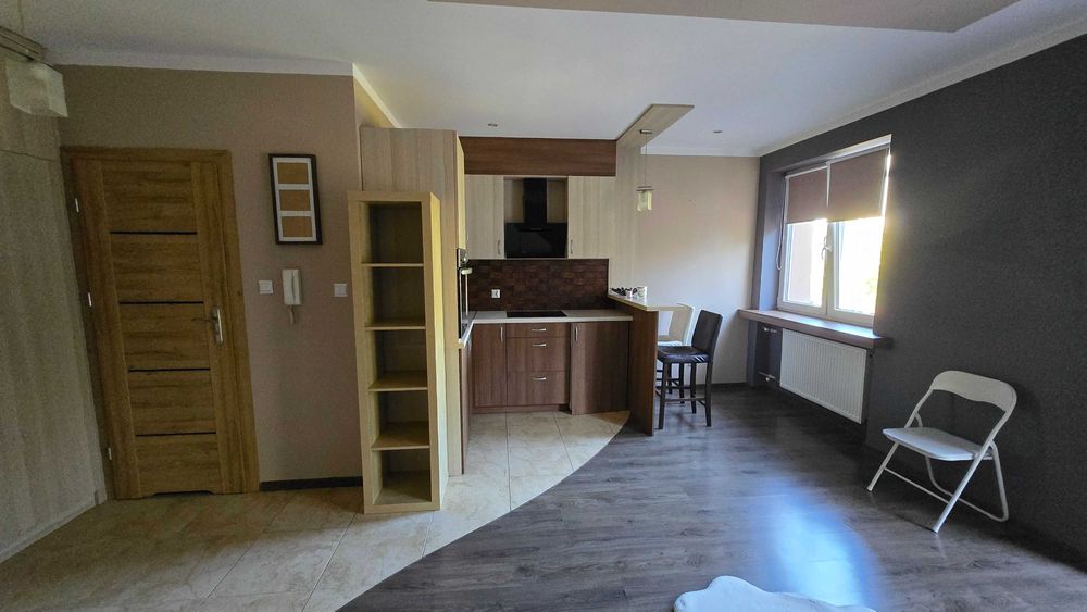 Wynajmę przestronną kawalerkę w samym sercu miasta!