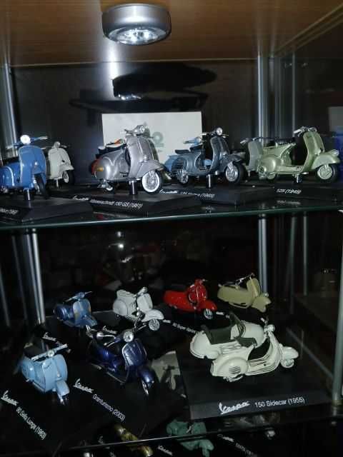 VESPA - Colecção Completa (40) VESPA / PIAGGIO Escala 1:18 + Móvel