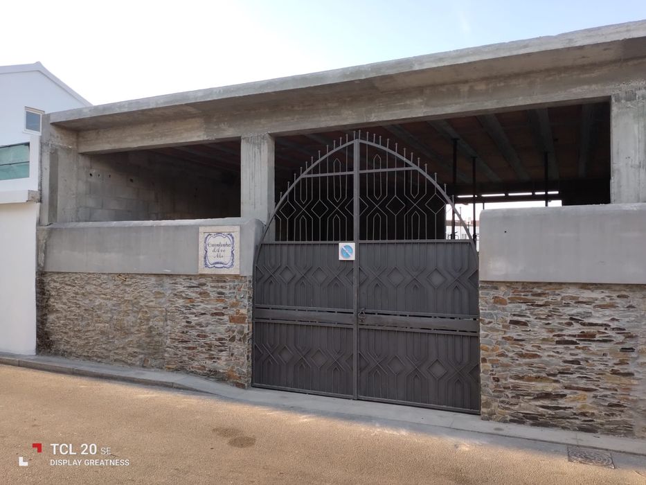 Portão em Ferro Metalizado Pintado de Cinza Escuro - 600€