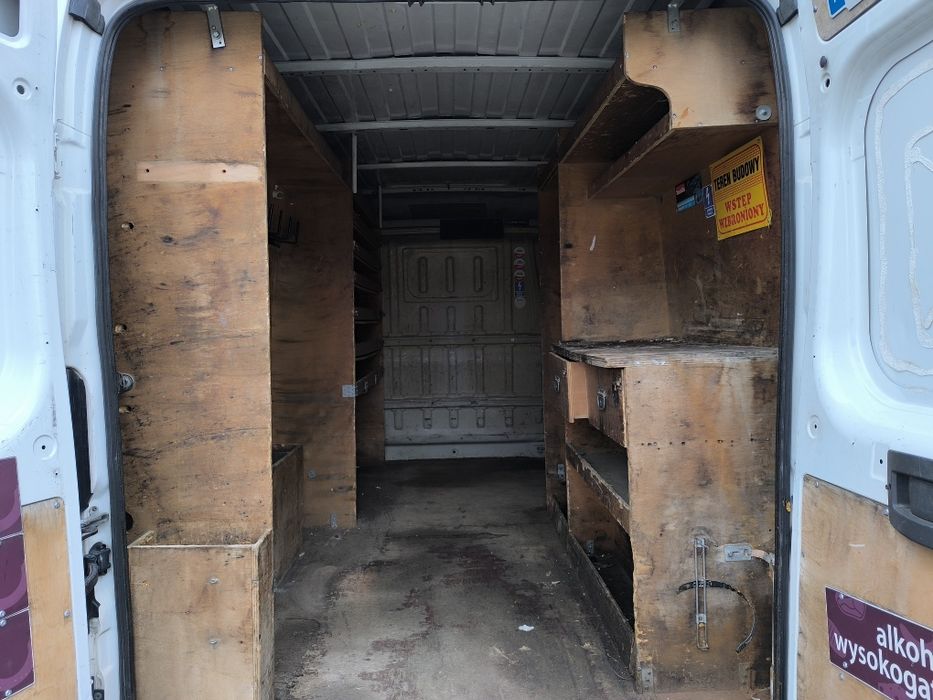 Zabudowa busa regały warsztat