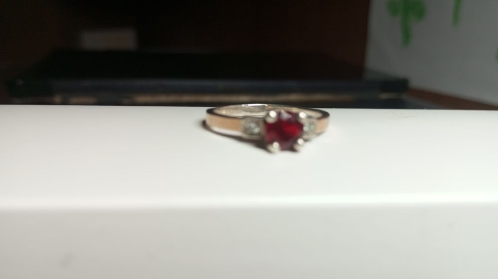 Серебряное кольцо с гранатом