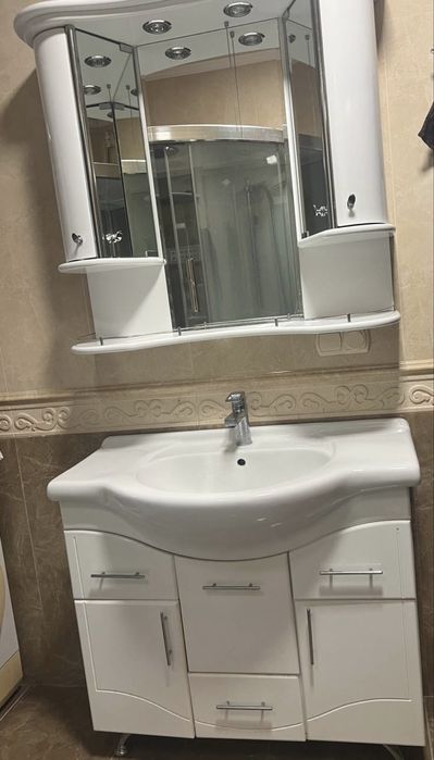 Дзеркало умивальник тумба змішувач - комплект