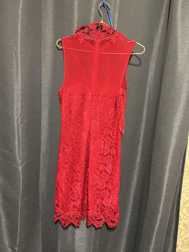 Guess б/у красное платье размер s оригинал