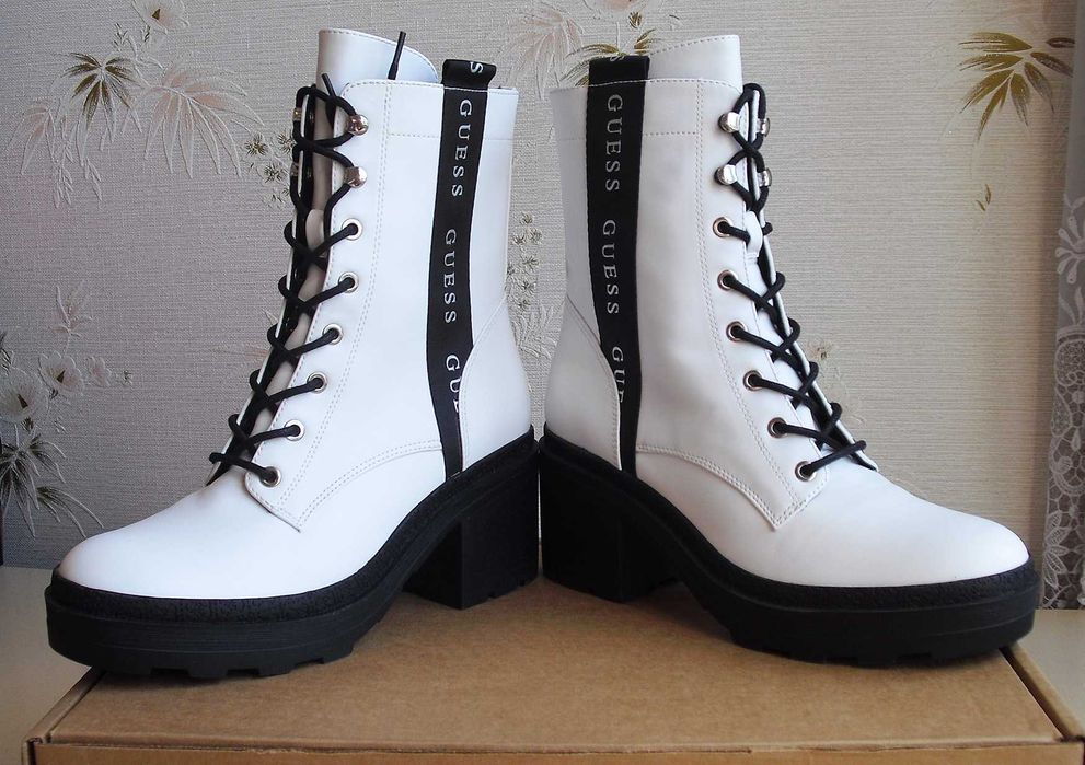 Ботинки женские Guess Комбат милитари