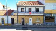 Apartamento T2 com sótão e logradouro em Alvalade, Santiago do Cacém