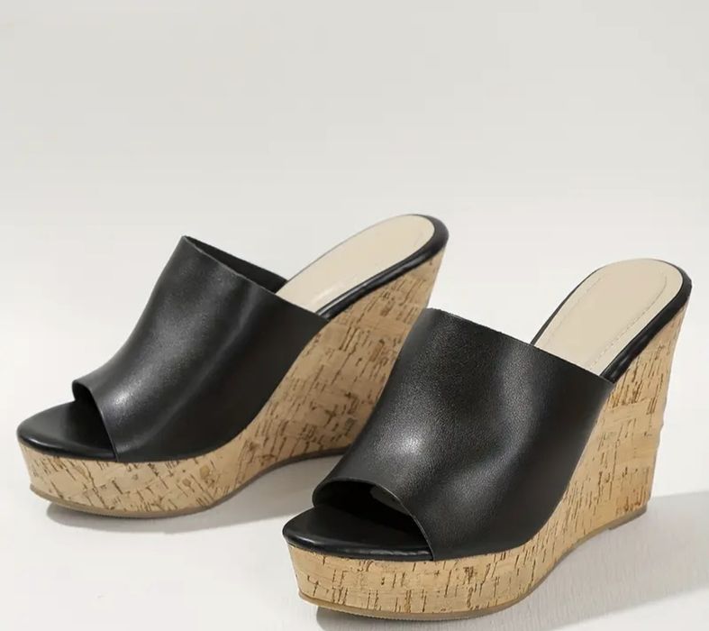 Eleganckie Klapki na koturnie 40