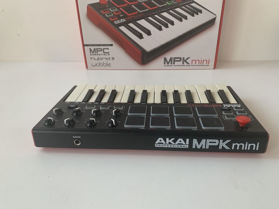 Мидиклавиатура AKAI MPK mini