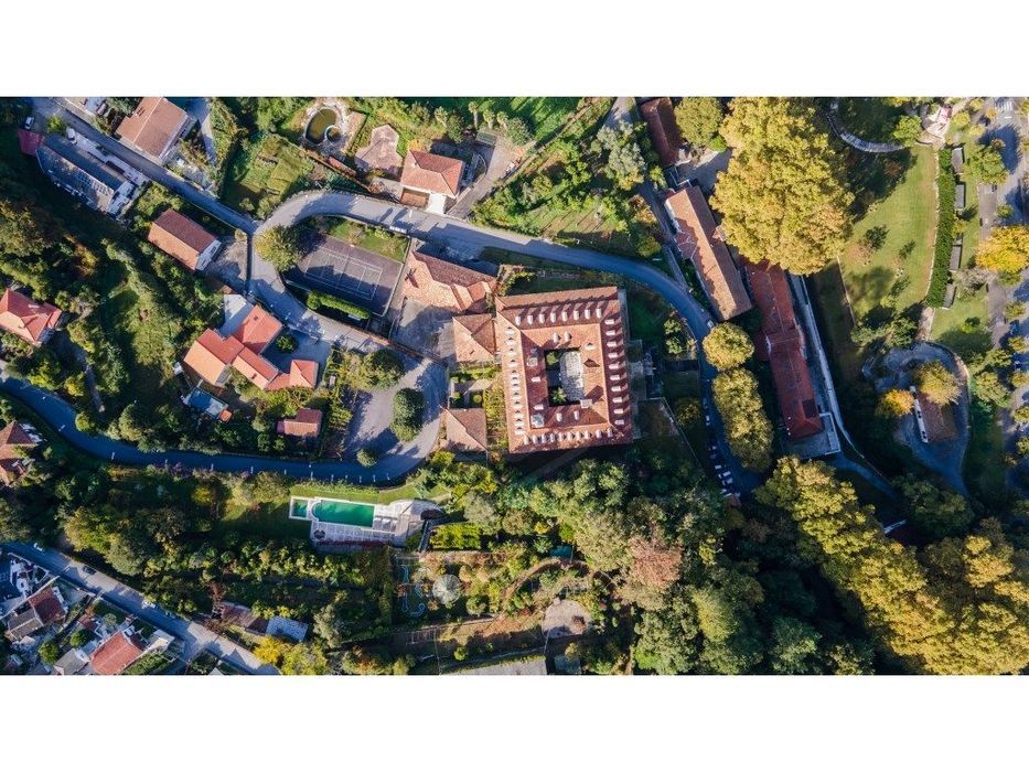 Hotel spa de época com 63 quartos em estância balnear próximo do Ge...