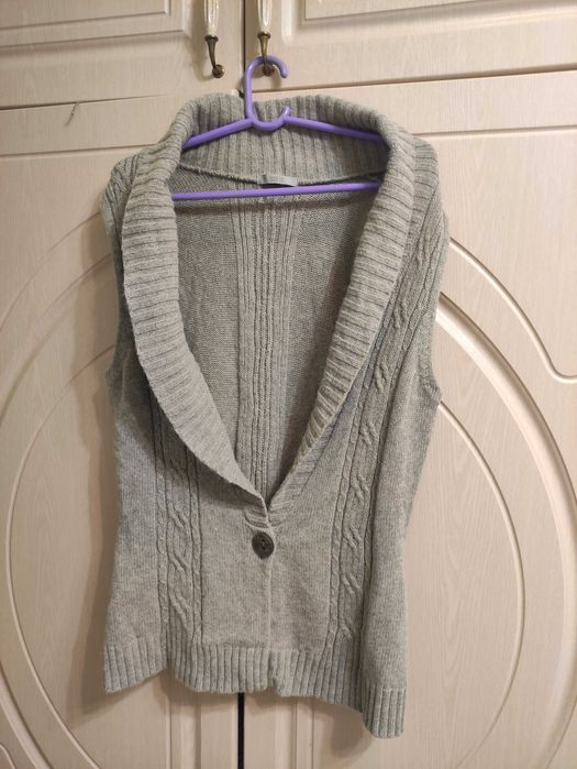 теплий вовняний жіночий жилет жилетка, р.50/EUR42