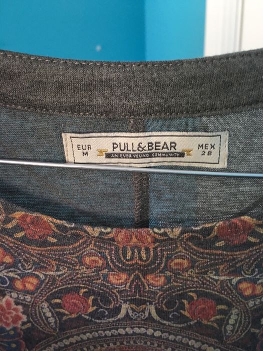 T-shirt PULL & BEAR tamanho M castanha com cornucópias