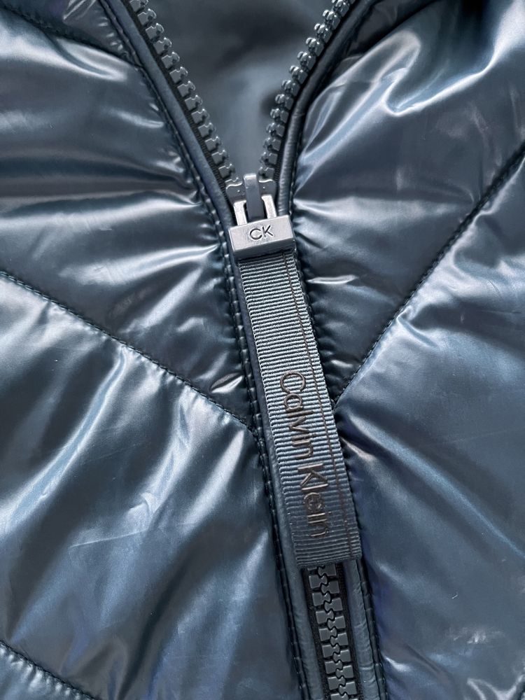 Calvin Klein damska kurtka puchowa K20K204868 niebieska Regular Fit S