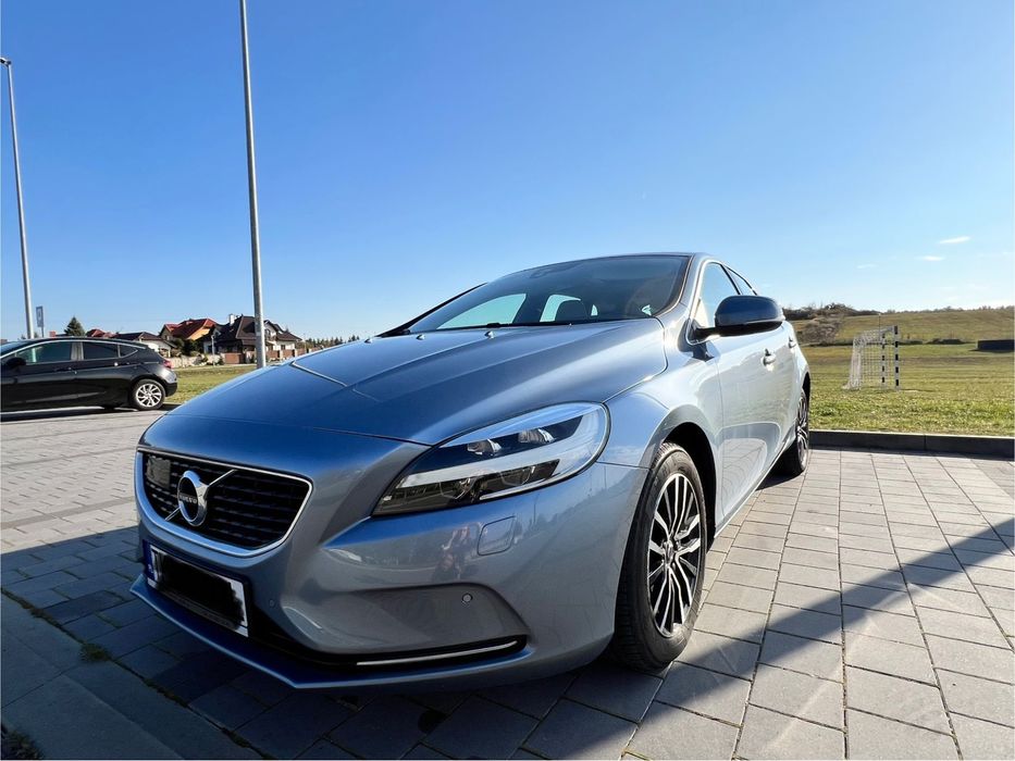 Volvo V40 Bogata wersja_białe skóry, dach panoramiczny, kamera_Volvo v40 2016r.