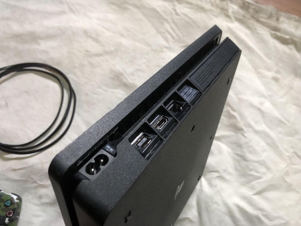 konsola ps4 slim 1TB, fifa20+pad