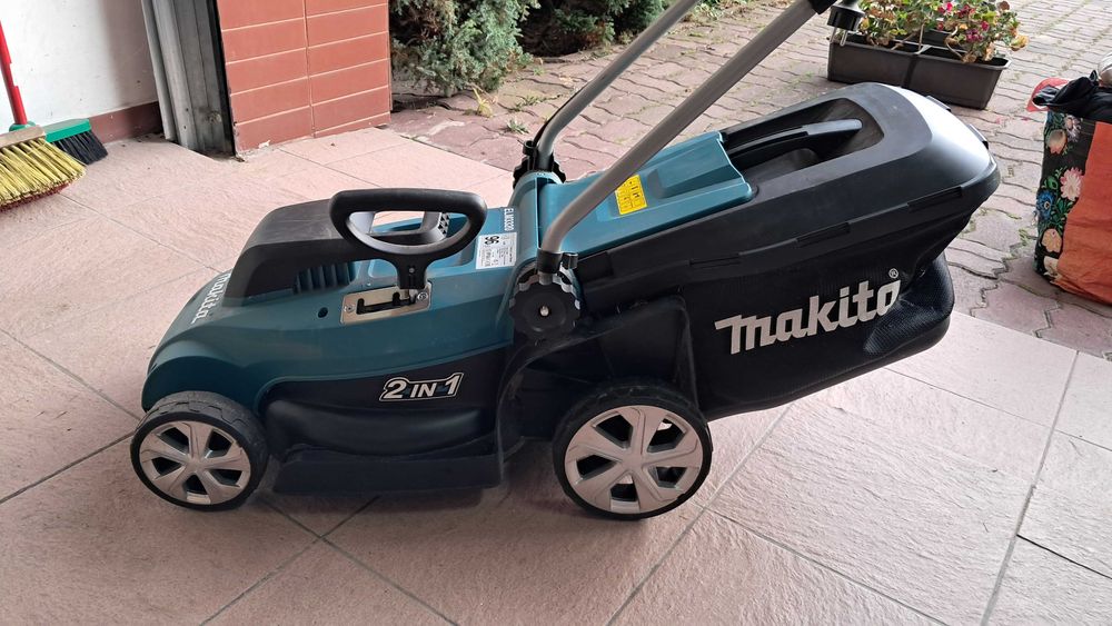 Kosiarka Makita ELM3320