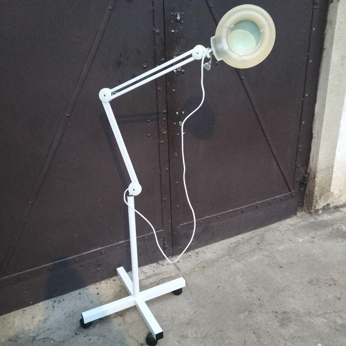 Lampa kosmetyczna z lupą Calissimo