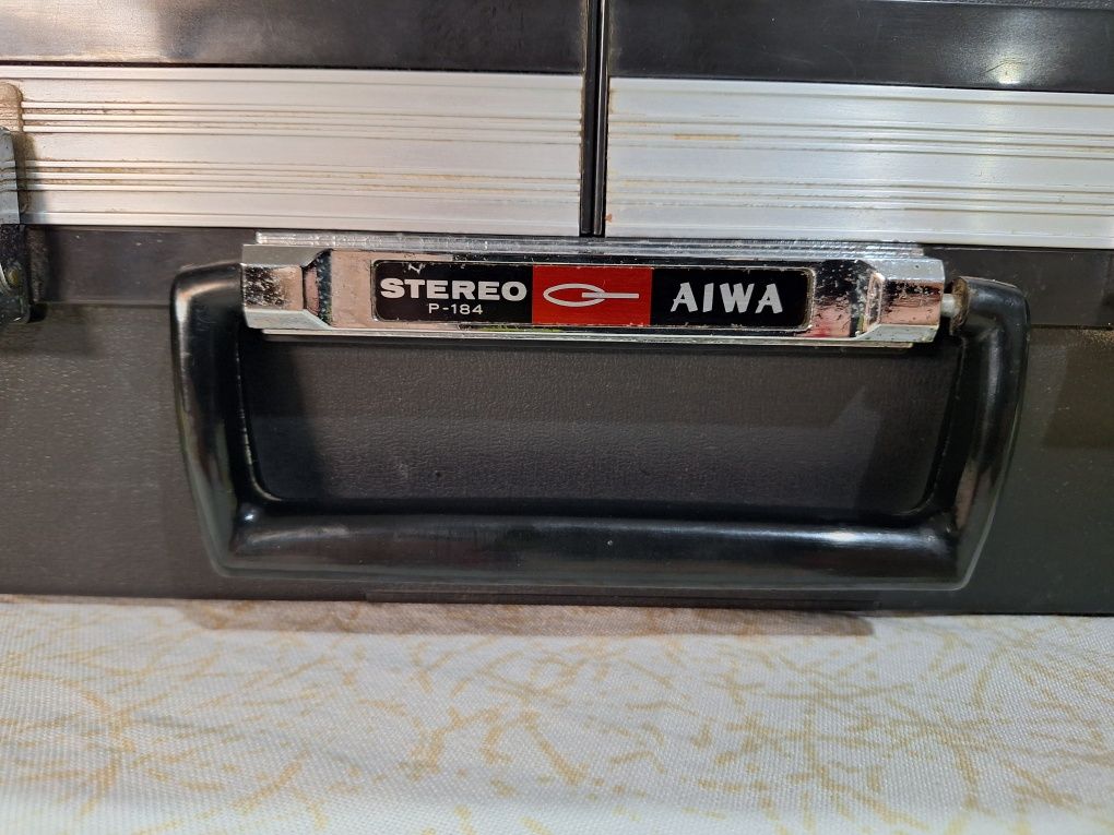 Rádio Gira Discos Stereo P-184 marca japonesa AIWA com mala portátil