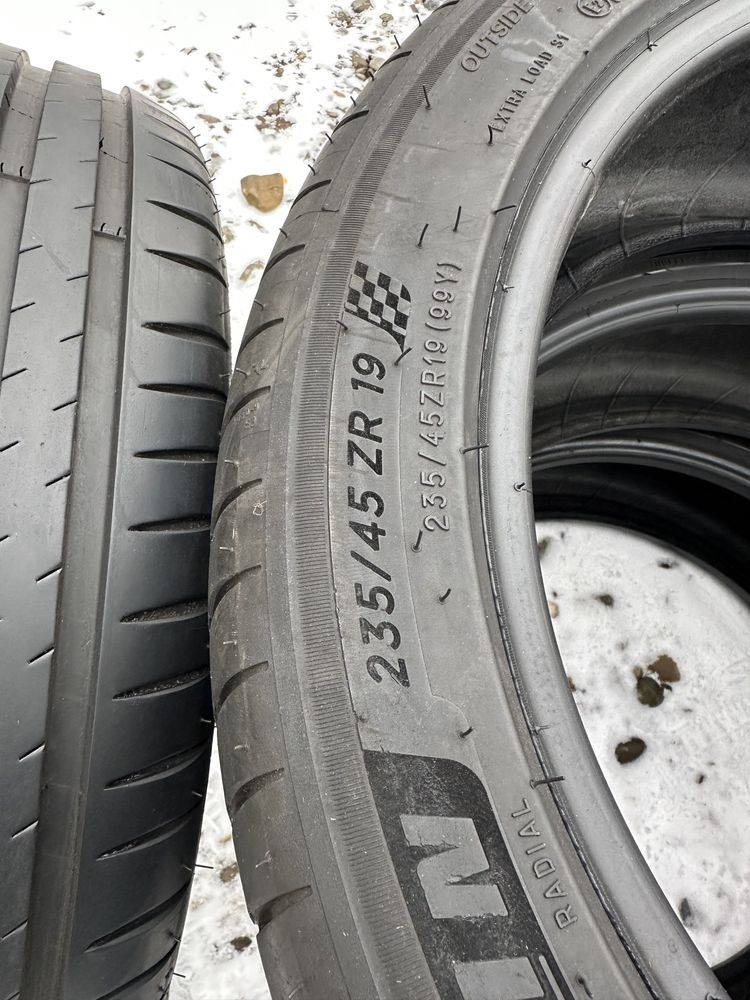 235/45/19 Michelin Pilot Sport 4