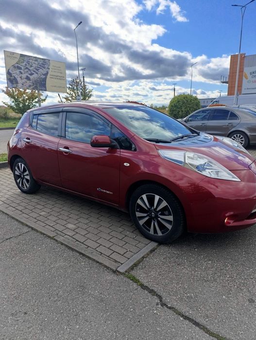 Продам машину Ніссан ліф 2016