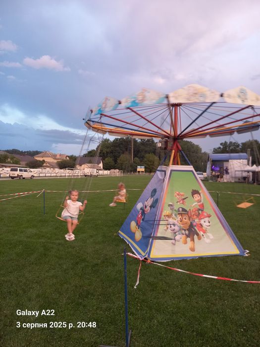 Карусель ланцюгова атракціони , батут