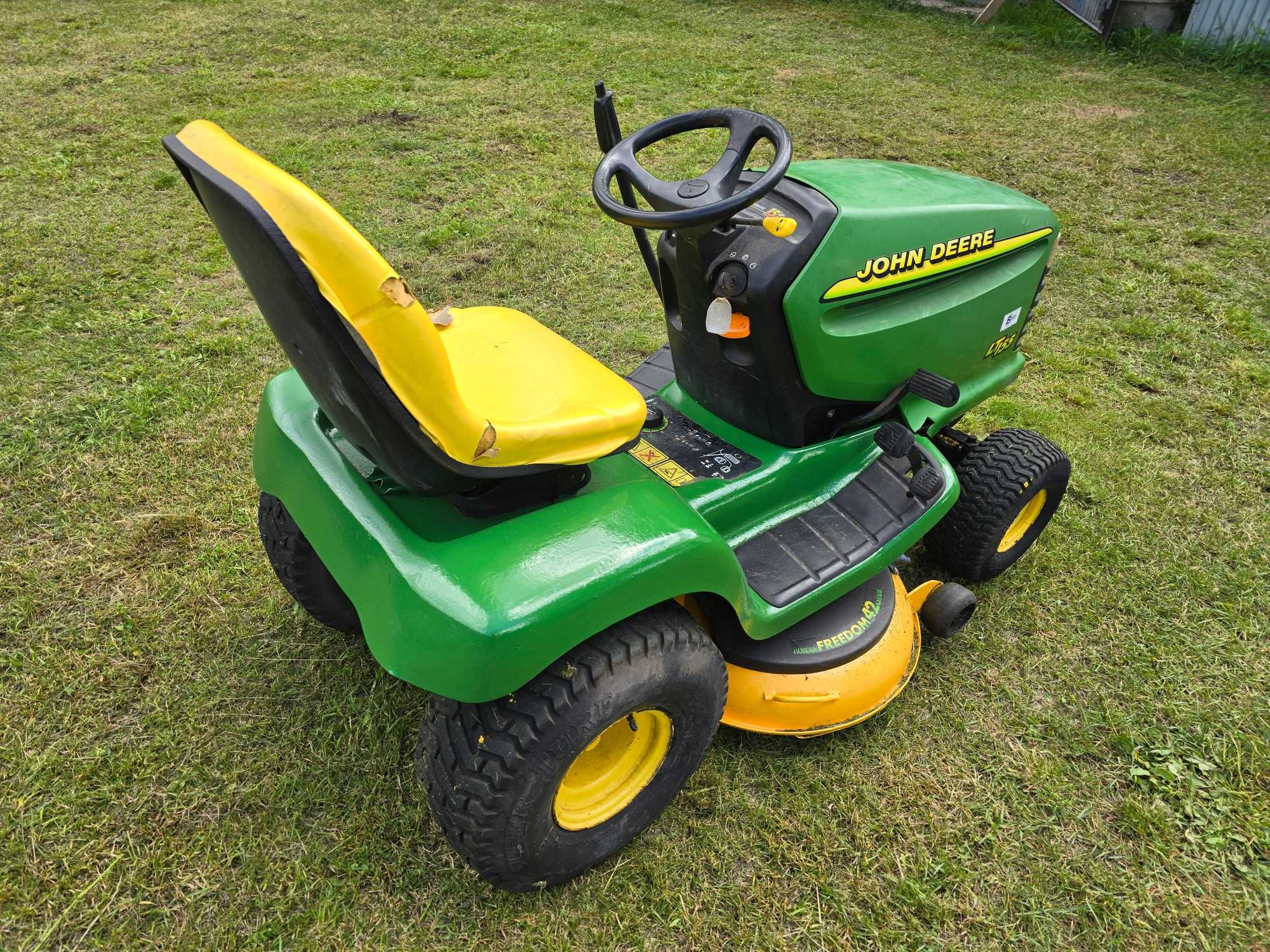 kosiarka traktorek John Deere LT155