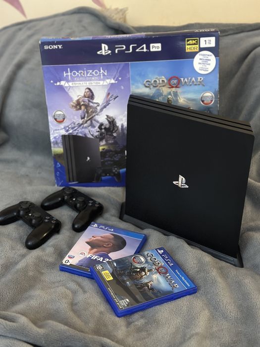 Продам свою PlayStation 4 Pro 1 Tb