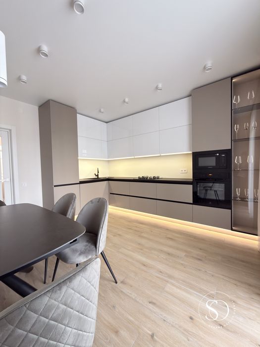 Продаж 2-кім. квартири з чудовим виглядом на захід сонця Трускавецька