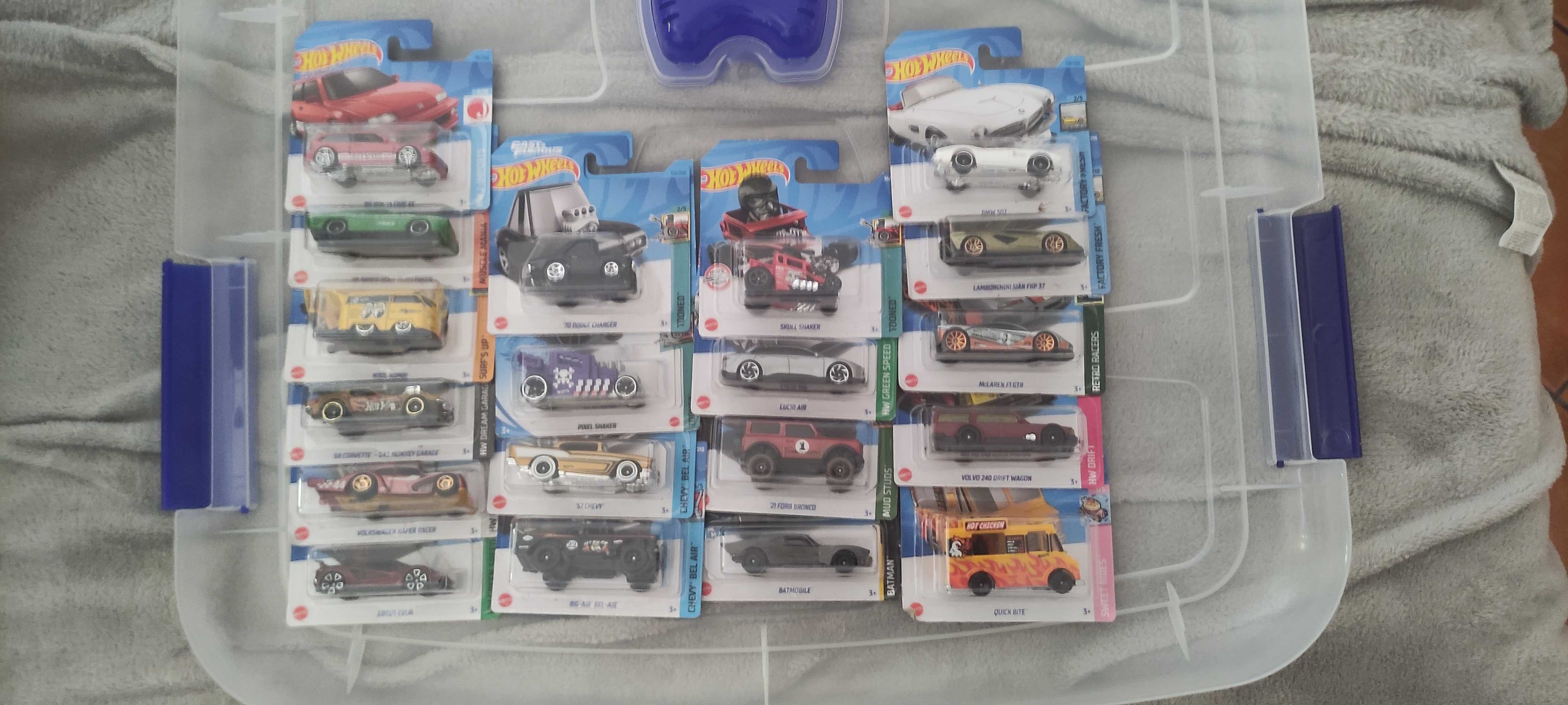 HotWheels e outros  *Novos* e SELADOS