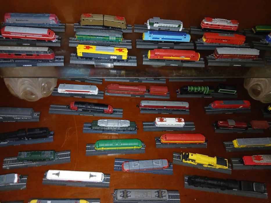 Coleção 50 locomotiva comboios por  9 € cada