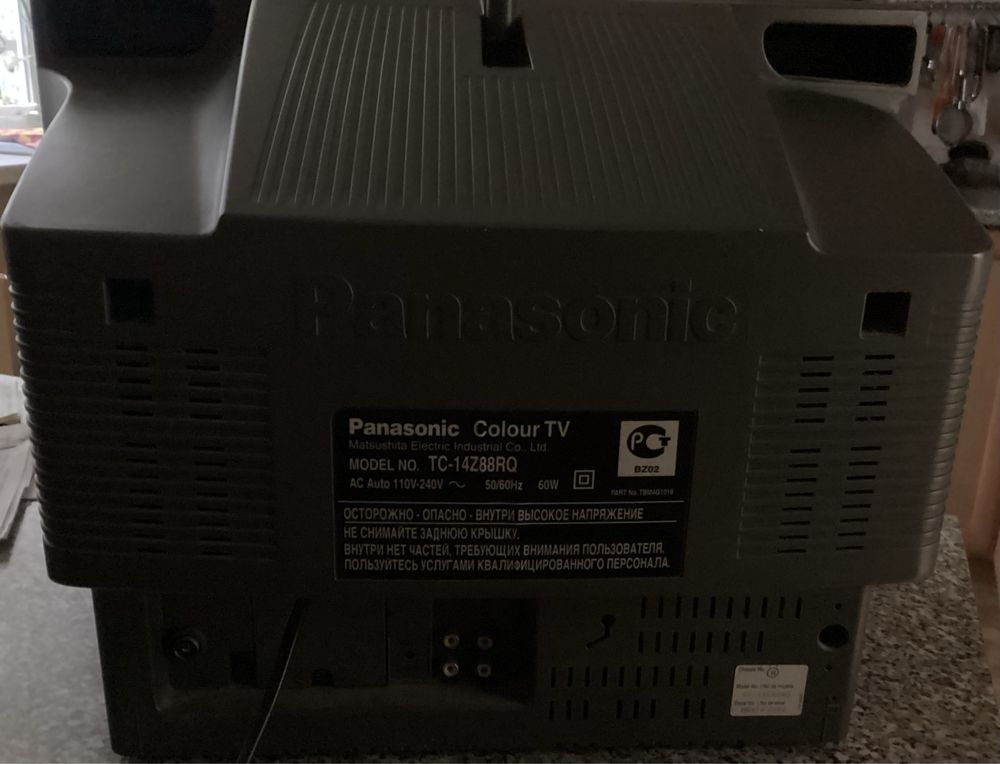 Телевизор Panasonic ( маленький на кухню)