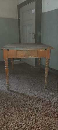 Stary zabytkowy stół do renowacji