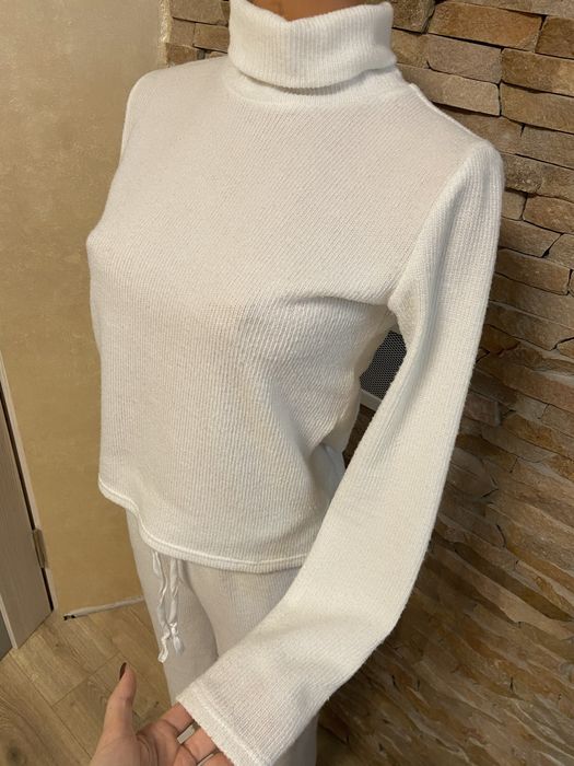 Костюм вʼязаний білий жіночий