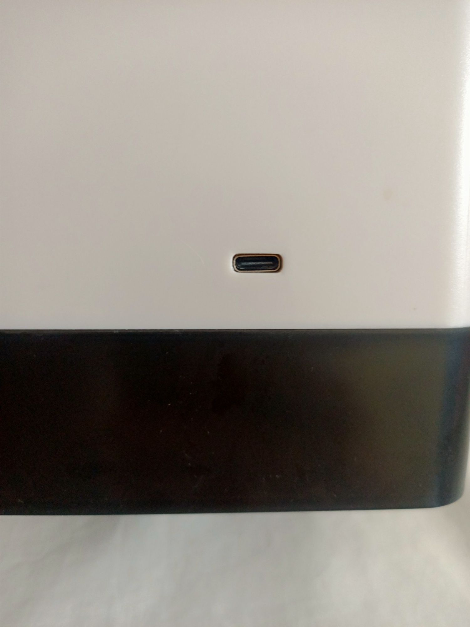Wentylator klimatyzator z funkcją mgiełki