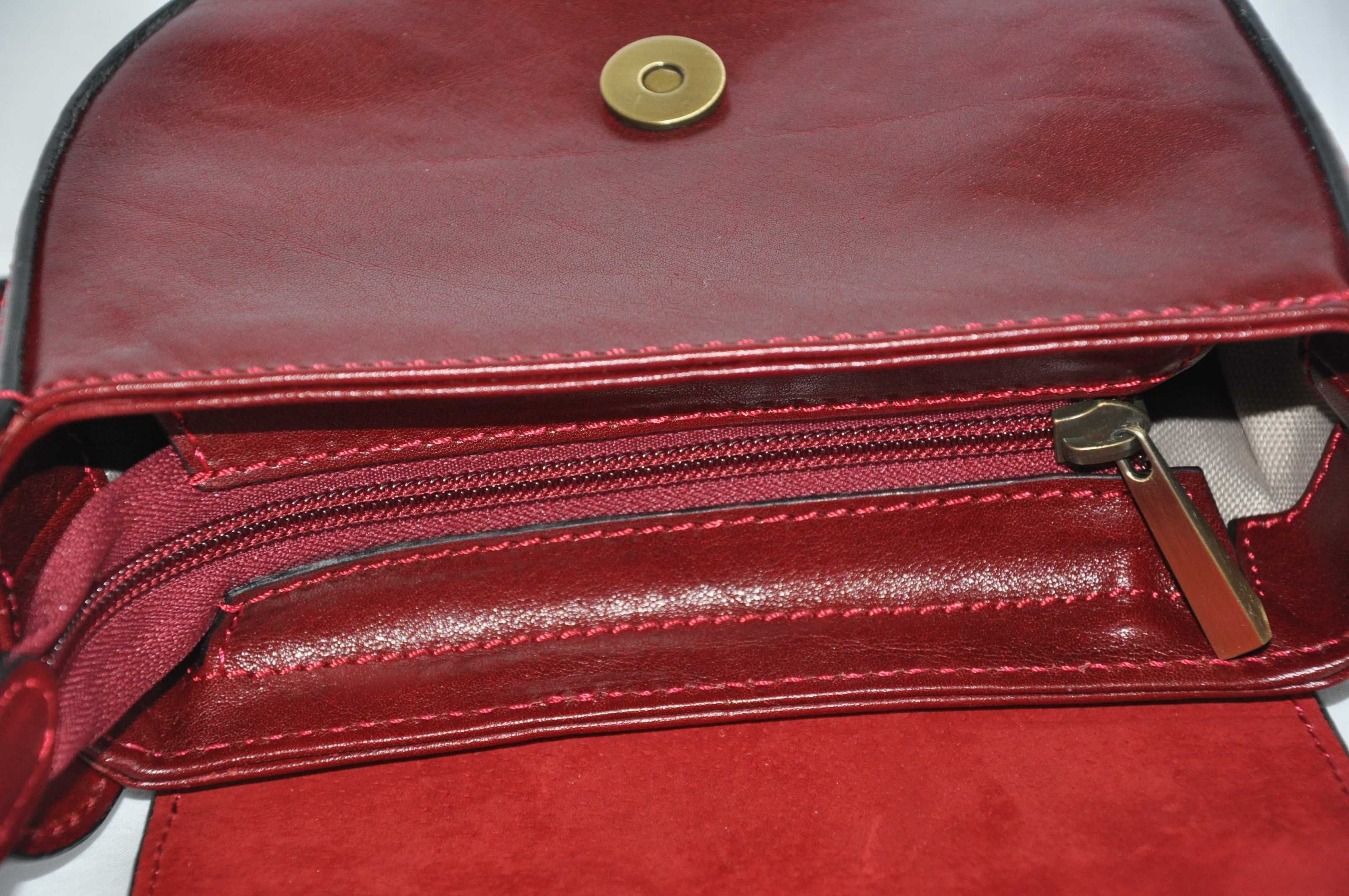 czerwona mała torebka firmy Venezia