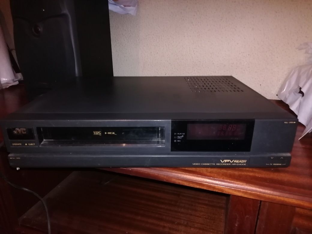 Leitor e Gravador de Cassetes VHS, JVC