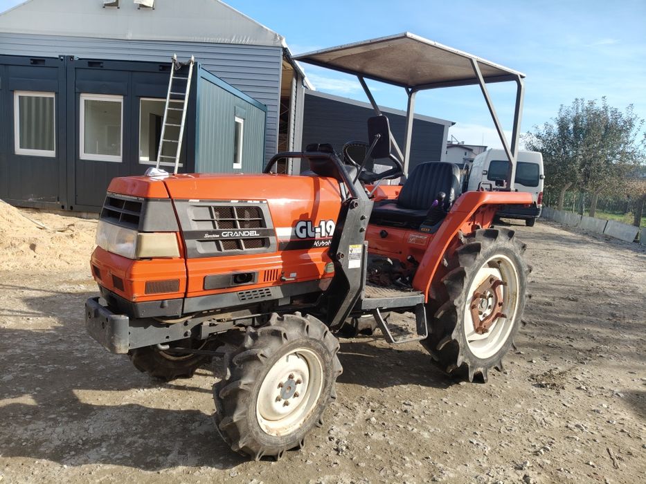 Traktorek ogrodniczy Kubota GL-19 GRANDEL z turem tur z daszkiem 4x4