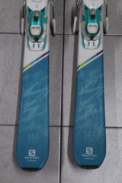 Narty SALOMON LONI 144 cm + wiązania SALOMON