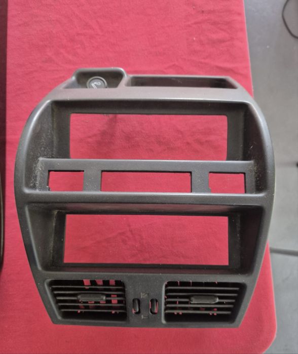 Grelha central Nissan Terrano II